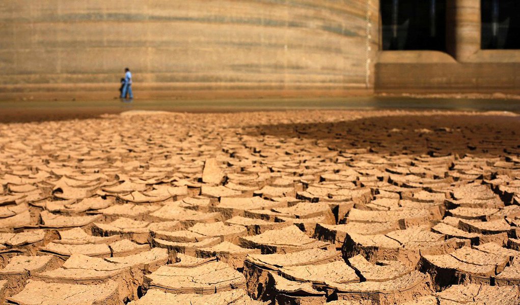 Comitê anticrise lançado pelos governos estadual e federal antecipa chegada ao “volume útil” do manancial que abastece 47% da Grande São Paulo e a região de Campinas, antes prevista para agosto; Sabesp terá captar “volume morto” de reservatórios, nunca utilizado (Foto: Roberta Namour) Comitê anticrise lançado pelos governos estadual e federal antecipa chegada ao “volume útil” do manancial que abastece 47% da Grande São Paulo e a região de Campinas, antes prevista para agosto; Sabesp terá captar “volume morto” de reservatórios, nunca utilizado