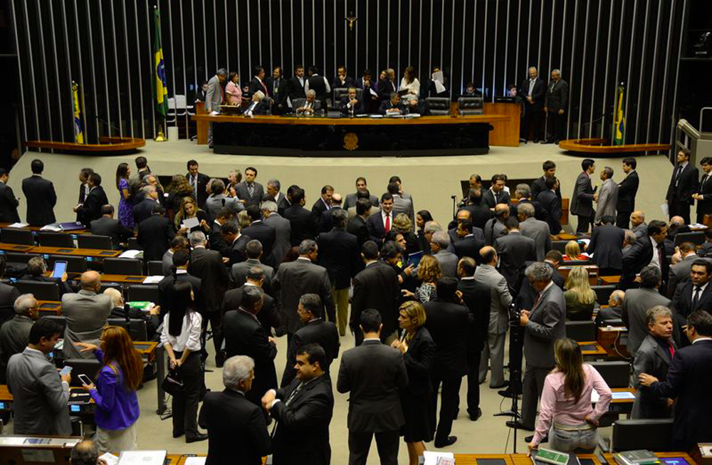O Congresso Nacional decide, em sessão conjunta da Câmara e do Senado, na próxima terça-feira 18, se mantém 12 vetos da presidente Dilma Rousseff a projetos de lei aprovados pelo Parlamento no ano de 2013; o ponto mais polêmico é sobre o texto que facilita a criação de municípios, vetado integralmente sob o argumento de que a nova lei aumentaria as despesas públicas (Foto: Leonardo Attuch) O Congresso Nacional decide, em sessão conjunta da Câmara e do Senado, na próxima terça-feira 18, se mantém 12 vetos da presidente Dilma Rousseff a projetos de lei aprovados pelo Parlamento no ano de 2013; o ponto mais polêmico é sobre o texto que facilita a criação de municípios, vetado integralmente sob o argumento de que a nova lei aumentaria as despesas públicas