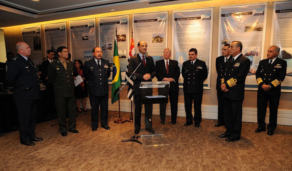 Visto como um "sem fábrica" entre os empresários e um "outsider" entre os políticos, presidente da Fiesp experimenta novos quinze minutos de fama; Paulo Skaf fatura o fim do reajuste progressivo do IPTU em São Paulo depois de, em 2007, ter liderado campanha contra a CPMF; senhor da máquina milionária do Sistema S em São Paulo, atraiu, por R$ 16 milhões, o ex-marqueteiro do PT Duda Mendonça para tornar-se a cara do anti-petismo (Foto: Felipe L. Goncalves) Visto como um "sem fábrica" entre os empresários e um "outsider" entre os políticos, presidente da Fiesp experimenta novos quinze minutos de fama; Paulo Skaf fatura o fim do reajuste progressivo do IPTU em São Paulo depois de, em 2007, ter liderado campanha contra a CPMF; senhor da máquina milionária do Sistema S em São Paulo, atraiu, por R$ 16 milhões, o ex-marqueteiro do PT Duda Mendonça para tornar-se a cara do anti-petismo