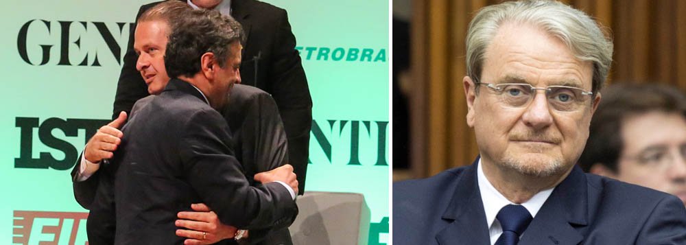 Relutante em deixar a prefeitura de Belo Horizonte para concorrer ao governo de Minas Gerais em 2014, o prefeito Marcio Lacerda aceita entrar na disputa se tiver o apoio dos dois principais presidenciáveis de oposição; "Ser candidato numa aliança PSB-PSDB seria, digamos, algo avaliável. Avaliaria com um pouco mais de possibilidade percentual de concordar", disse, na semana passada (Foto: Valter Lima) Relutante em deixar a prefeitura de Belo Horizonte para concorrer ao governo de Minas Gerais em 2014, o prefeito Marcio Lacerda aceita entrar na disputa se tiver o apoio dos dois principais presidenciáveis de oposição; "Ser candidato numa aliança PSB-PSDB seria, digamos, algo avaliável. Avaliaria com um pouco mais de possibilidade percentual de concordar", disse, na semana passada
