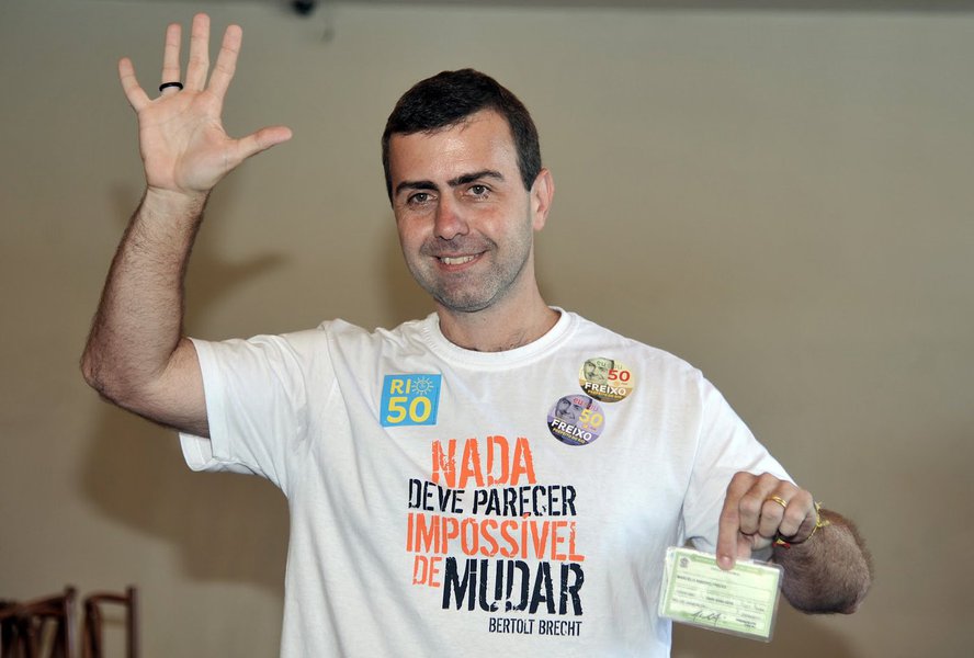 Deputado estadual Marcelo Freixo condena a formação dos policiais no Rio de Janeiro, ao comentar a morte do recruta Paulo Aparecido Santos de Lima; "Ninguém precisa ser submetido a exercícios em condições degradantes e a castigos cruéis para se tornar um bom policial", diz ele (Foto: Leonardo Attuch) Deputado estadual Marcelo Freixo condena a formação dos policiais no Rio de Janeiro, ao comentar a morte do recruta Paulo Aparecido Santos de Lima; "Ninguém precisa ser submetido a exercícios em condições degradantes e a castigos cruéis para se tornar um bom policial", diz ele