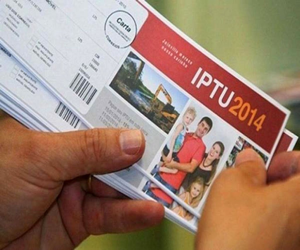 A Câmara de Vereadores do Recife aprovou o Projeto de Lei (PL) que permite a negativação em cartório dos contribuintes inadimplentes quanto o pagamento do Imposto Predial e Territorial Urbano (IPTU). O projeto, que causou polêmica entre os parlamentares de oposição, prevê a negativação em cartório dos contribuintes que possuírem mais de R$ 5 mil em dívidas no IPTU de um imóvel, ou que possuam mais de um imóvel em situação irregular (Foto: Paulo Emílio) A Câmara de Vereadores do Recife aprovou o Projeto de Lei (PL) que permite a negativação em cartório dos contribuintes inadimplentes quanto o pagamento do Imposto Predial e Territorial Urbano (IPTU). O projeto, que causou polêmica entre os parlamentares de oposição, prevê a negativação em cartório dos contribuintes que possuírem mais de R$ 5 mil em dívidas no IPTU de um imóvel, ou que possuam mais de um imóvel em situação irregular