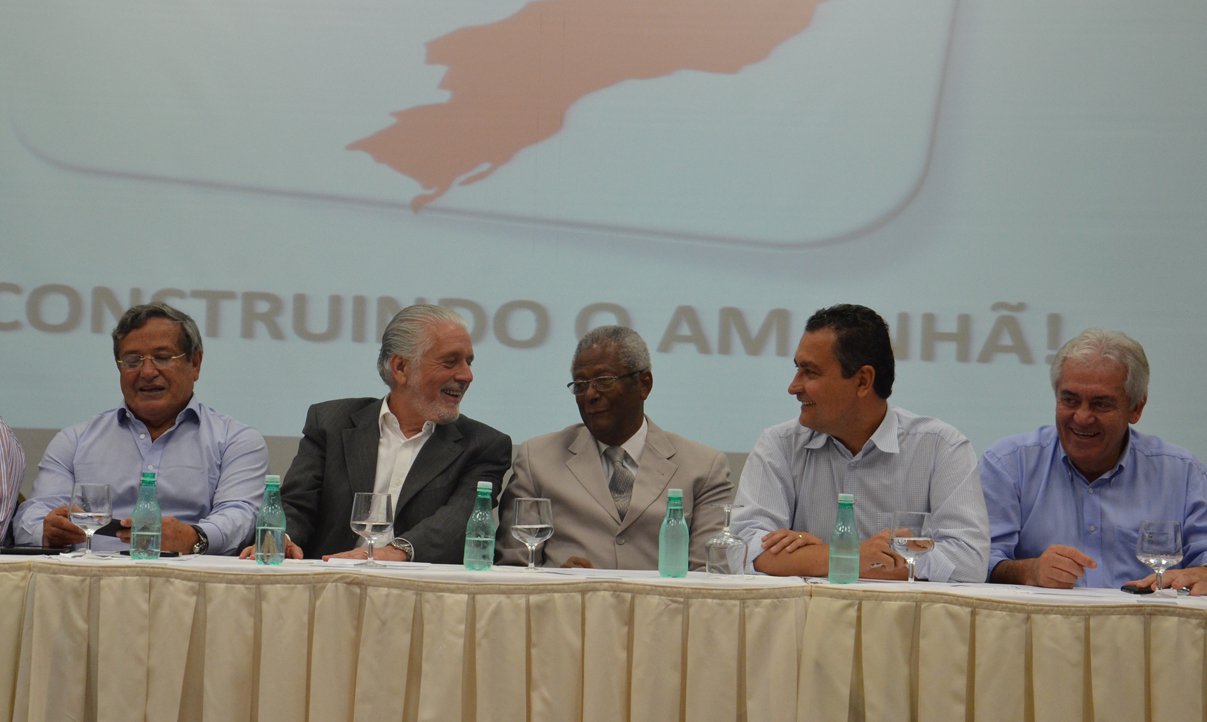 Governador da Bahia lembrou do título de 'mãe do PAC' atribuído pelo ex-presidente Lula à então candidata Dilma Rousseff na campanha de 2010 e deu ao candidato do PT à sua sucessão, Rui Costa, o de 'pai da mobilidade' em Salvador; "Ele é respeitado pelo governo federal, conhece a Bahia e tem franqueza e sinceridade necessárias para representar o povo baiano. Quando passei a tarefa de resolver o metrô, a solução foi dada. Rui é o pai da mobilidade urbana, assim como Dilma foi a mãe do PAC" (Foto: Romulo Faro) Governador da Bahia lembrou do título de 'mãe do PAC' atribuído pelo ex-presidente Lula à então candidata Dilma Rousseff na campanha de 2010 e deu ao candidato do PT à sua sucessão, Rui Costa, o de 'pai da mobilidade' em Salvador; "Ele é respeitado pelo governo federal, conhece a Bahia e tem franqueza e sinceridade necessárias para representar o povo baiano. Quando passei a tarefa de resolver o metrô, a solução foi dada. Rui é o pai da mobilidade urbana, assim como Dilma foi a mãe do PAC"