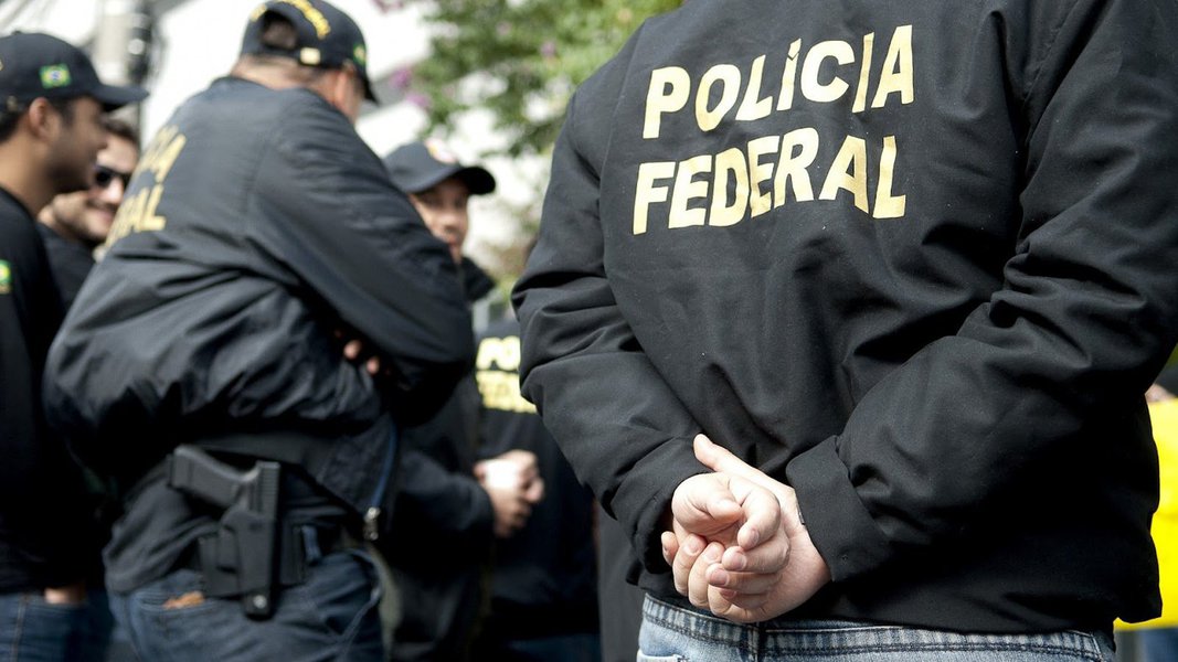 Documento analisa estatísticas das 27 superintendências entre 2008 e 2012; o crescimento no número de operações policiais e de prisões, que vem desde 2008, é mantido, mas há retração na conclusão de inquéritos (Foto: Roberta Namour) Documento analisa estatísticas das 27 superintendências entre 2008 e 2012; o crescimento no número de operações policiais e de prisões, que vem desde 2008, é mantido, mas há retração na conclusão de inquéritos