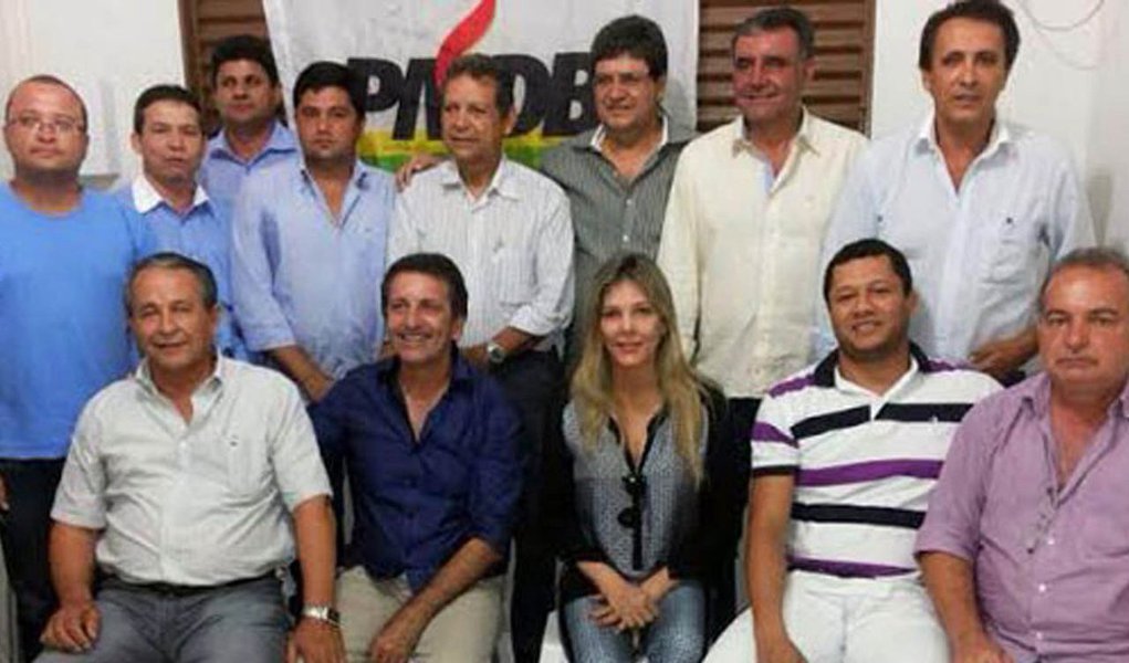 De acordo com o presidente regional do partido, Leomar Quintanilha, a caravana de Marcelo Miranda, Kátia Abreu e demais “Autênticos” começará na cidade de Tocantinópolis; Leomar garantiu que não há impedimento jurídico em relação à candidatura de Marcelo Miranda; entretanto, admitiu que Marcelo deverá apoiar Júnior Coimbra, caso este esteja melhor avaliado nas pesquisas do partido; “É simples, os nomes que estiverem melhor na convenção serão apoiados”; Coimbra e Gaguim até topam participar da segunda caravana, desde que também sejam apresentados como pré-candidatos (Foto: Aquiles Lins) De acordo com o presidente regional do partido, Leomar Quintanilha, a caravana de Marcelo Miranda, Kátia Abreu e demais “Autênticos” começará na cidade de Tocantinópolis; Leomar garantiu que não há impedimento jurídico em relação à candidatura de Marcelo Miranda; entretanto, admitiu que Marcelo deverá apoiar Júnior Coimbra, caso este esteja melhor avaliado nas pesquisas do partido; “É simples, os nomes que estiverem melhor na convenção serão apoiados”; Coimbra e Gaguim até topam participar da segunda caravana, desde que também sejam apresentados como pré-candidatos