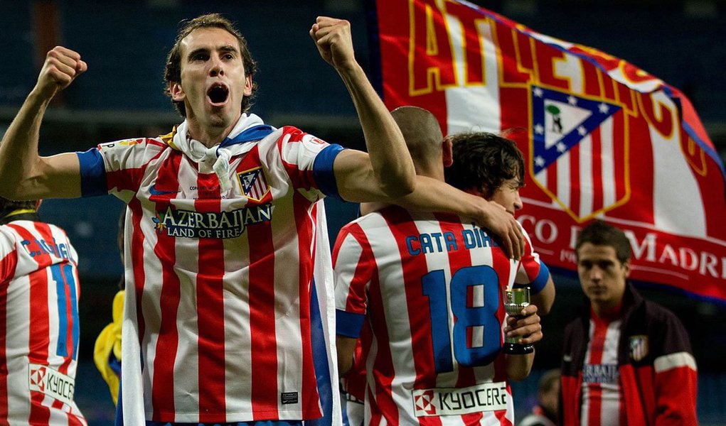 O Atlético de Madrid ficou um passo mais próximo de conquistar o seu primeiro título de Campeonato Espanhol em quase duas décadas quando Diego Godín e Diego Costa marcaram na vitória por 2 x 0 sobre o Getafe; o Atlético tem 82 pontos, com o Real em segundo lugar, com 79, e o Barça, que recebe o Atlético no último dia da temporada, com 78 (Foto: Leonardo Attuch) O Atlético de Madrid ficou um passo mais próximo de conquistar o seu primeiro título de Campeonato Espanhol em quase duas décadas quando Diego Godín e Diego Costa marcaram na vitória por 2 x 0 sobre o Getafe; o Atlético tem 82 pontos, com o Real em segundo lugar, com 79, e o Barça, que recebe o Atlético no último dia da temporada, com 78
