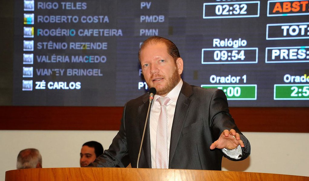 Juiz Manoel Matos decidiu pelo não conhecimento dos embargos de declaração, que, segundo ele, tinham por objetivo apenas instaurar nova discussão; deputado estadual Othelino Neto (PCdoB) foi condenado por improbidade administrativa ambiental, concessão de licença sem cumprimento de formalidades legais e omissão no dever de fiscalização; além de multa no valor de R$ 23,6 mil o parlamentar teve os seus direitos políticos suspensos por cinco anos (Foto: Itevaldo Junior) Juiz Manoel Matos decidiu pelo não conhecimento dos embargos de declaração, que, segundo ele, tinham por objetivo apenas instaurar nova discussão; deputado estadual Othelino Neto (PCdoB) foi condenado por improbidade administrativa ambiental, concessão de licença sem cumprimento de formalidades legais e omissão no dever de fiscalização; além de multa no valor de R$ 23,6 mil o parlamentar teve os seus direitos políticos suspensos por cinco anos