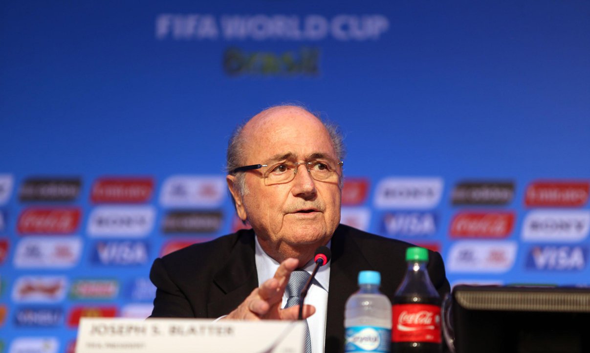 Boatos circulam desde segunda (9) de que o presidente da Fifa, Joseph Blatter, teve pertences furtados no Complexo Hoteleiro Costa do Sauípe, onde aconteceu o sorteio dos grupos da Copa 2014 no último dia 6; em nota, a Polícia Civil baiana afirma que Blatter sequer se hospedou em Sauípe e a informação é confirmada pela assessoria do empreendimento; de fato, dois jovens roubaram dois notebooks de uma empresa que trabalhava na organização do evento (Foto: Romulo Faro) Boatos circulam desde segunda (9) de que o presidente da Fifa, Joseph Blatter, teve pertences furtados no Complexo Hoteleiro Costa do Sauípe, onde aconteceu o sorteio dos grupos da Copa 2014 no último dia 6; em nota, a Polícia Civil baiana afirma que Blatter sequer se hospedou em Sauípe e a informação é confirmada pela assessoria do empreendimento; de fato, dois jovens roubaram dois notebooks de uma empresa que trabalhava na organização do evento