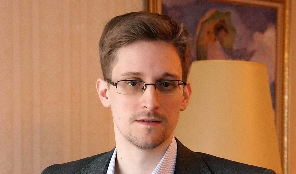 Ministro-chefe da Secretaria-Geral da Presidência, Gilberto Carvalho, se comprometeu a fazer com que o país se posicione sobre a possibilidade de abrigar Edward Snowden, o ex-consultor da Agência Nacional de Segurança (NSA) dos Estados Unidos; segundo ele, suas denúncias foram responsáveis pela aprovação do marco civil, sancionado pela presidenta Dilma Rousseff: “Certamente não teríamos feito uma pressão tão forte sobre o Congresso” (Foto: Roberta Namour) Ministro-chefe da Secretaria-Geral da Presidência, Gilberto Carvalho, se comprometeu a fazer com que o país se posicione sobre a possibilidade de abrigar Edward Snowden, o ex-consultor da Agência Nacional de Segurança (NSA) dos Estados Unidos; segundo ele, suas denúncias foram responsáveis pela aprovação do marco civil, sancionado pela presidenta Dilma Rousseff: “Certamente não teríamos feito uma pressão tão forte sobre o Congresso”