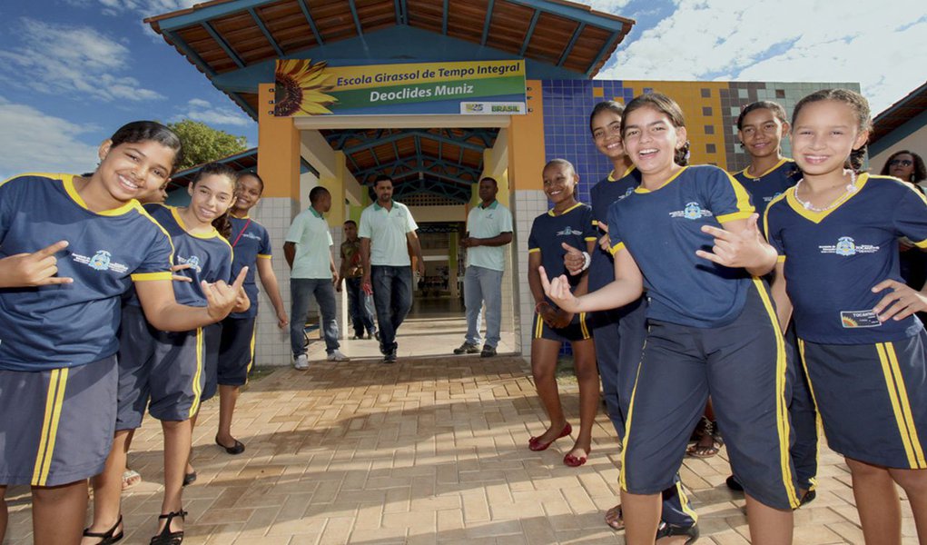 Dados do Censo Escolar 2013, divulgado pelo Inep, mostram que 26% dos estudantes tocantinenses estão matriculados nessa modalidade de ensino; índice é maior que a média nacional, 10,91%; o Tocantins tem hoje 50 escolas de tempo integral entre unidades construídas e ampliadas para o ensino nesta modalidade (Foto: Aquiles Lins) Dados do Censo Escolar 2013, divulgado pelo Inep, mostram que 26% dos estudantes tocantinenses estão matriculados nessa modalidade de ensino; índice é maior que a média nacional, 10,91%; o Tocantins tem hoje 50 escolas de tempo integral entre unidades construídas e ampliadas para o ensino nesta modalidade