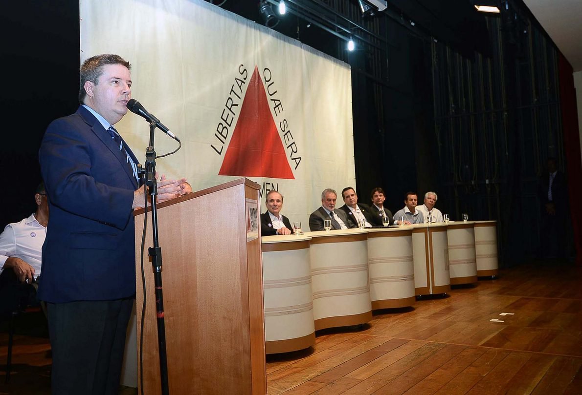 A região de Varginha, no Sul de Minas, terá mais R$ 160 milhões para investimentos na área de infraestrutura, importante para o desenvolvimento socioeconômico dos mineiros. O governador Antonio Anastasia autorizou, nesta quinta-feira (27/02), a celebração (Foto: Leonardo Lucena) A região de Varginha, no Sul de Minas, terá mais R$ 160 milhões para investimentos na área de infraestrutura, importante para o desenvolvimento socioeconômico dos mineiros. O governador Antonio Anastasia autorizou, nesta quinta-feira (27/02), a celebração