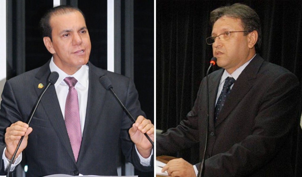 Durante participação no seminário do PSD, Marcelo Miranda afirmou que o PMDB deve coligar com o PV, PP, PT, PROS E PSD. “Eu, Marcelo Lelis, Ataídes, Paulo Mourão e Roberto Pires: nós estamos juntos", disse Marcelo; o ex-governador parece ter esquecido de combinar o apoio com o senador Ataídes Oliveira; “Não temos nenhuma conversação, e muito menos um acordo com Marcelo Miranda, Paulo Mourão ou com o Roberto Pires”, disse Ataídes; mais cedo, o presidente do PSD, Irajá Abreu, não garantiu como certo um apoio à candidatura de Marcelo Miranda (Foto: Aquiles Lins) Durante participação no seminário do PSD, Marcelo Miranda afirmou que o PMDB deve coligar com o PV, PP, PT, PROS E PSD. “Eu, Marcelo Lelis, Ataídes, Paulo Mourão e Roberto Pires: nós estamos juntos", disse Marcelo; o ex-governador parece ter esquecido de combinar o apoio com o senador Ataídes Oliveira; “Não temos nenhuma conversação, e muito menos um acordo com Marcelo Miranda, Paulo Mourão ou com o Roberto Pires”, disse Ataídes; mais cedo, o presidente do PSD, Irajá Abreu, não garantiu como certo um apoio à candidatura de Marcelo Miranda