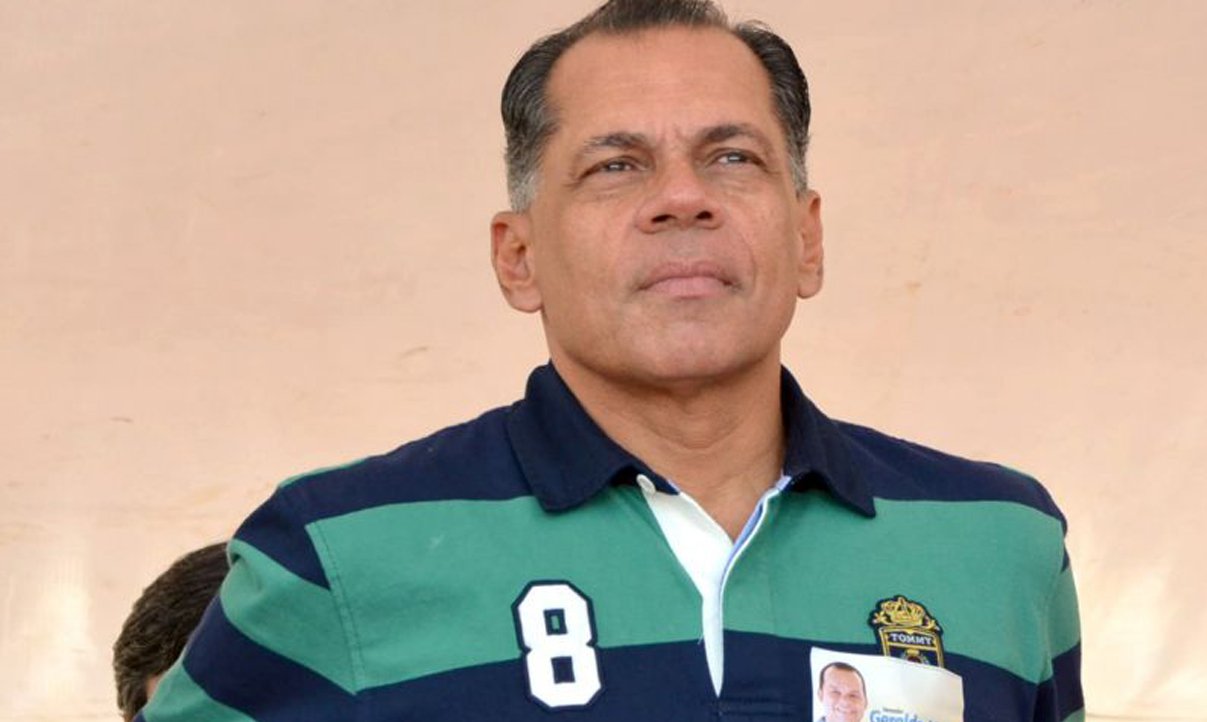O ex-prefeito de Salvador João Henrique já é recordista em contas rejeitadas (quatro consecutivas) entre os prefeitos da história do Brasil e recebeu nesta terça mais uma punição para juntar à sua vasta coleção; por determinação do Tribunal de Contas dos Municípios, ele tem de ressarcir o montante de R$ 57.825,00 aos cofres municipais, em razão de irregularidades no repasse de recursos à Associação dos Amigos de Praia Grande de Ilha de Maré e Adjacências, no exercício de 2010 de sua gestão (Foto: Romulo Faro) O ex-prefeito de Salvador João Henrique já é recordista em contas rejeitadas (quatro consecutivas) entre os prefeitos da história do Brasil e recebeu nesta terça mais uma punição para juntar à sua vasta coleção; por determinação do Tribunal de Contas dos Municípios, ele tem de ressarcir o montante de R$ 57.825,00 aos cofres municipais, em razão de irregularidades no repasse de recursos à Associação dos Amigos de Praia Grande de Ilha de Maré e Adjacências, no exercício de 2010 de sua gestão