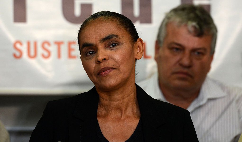 Pré-candidata a vice-presidente na chapa de Eduardo Campos, a ex-senadora Marina Silva afirma que "a crise que sacode as joias da Coroa --Petrobras e Eletrobras-- e, surpreendentemente, instala-se em núcleos de excelência como Ipea, IBGE e Embrapa, tem origem para além da política e revela o mal endêmico do patrimonialismo embutido no Estado brasileiro"; ela prevê então uma "tragédia" nesse processo de "apropriação privada do que é público" (Foto: Valter Lima) Pré-candidata a vice-presidente na chapa de Eduardo Campos, a ex-senadora Marina Silva afirma que "a crise que sacode as joias da Coroa --Petrobras e Eletrobras-- e, surpreendentemente, instala-se em núcleos de excelência como Ipea, IBGE e Embrapa, tem origem para além da política e revela o mal endêmico do patrimonialismo embutido no Estado brasileiro"; ela prevê então uma "tragédia" nesse processo de "apropriação privada do que é público"