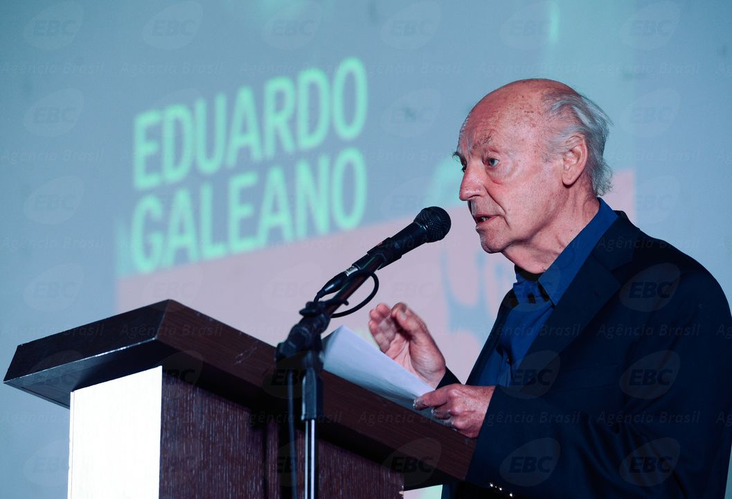 A exemplo da primeira edição do evento, em 2012, a cerimônia de abertura atraiu um grande número de pessoas interessadas em ouvir e ver de perto o escritor internacional homenagead; este ano, o homenageado é o uruguaio Eduardo Galeano, autor de, entre outros, As Veias Abertas da América Latina (Foto: Leonardo Attuch) A exemplo da primeira edição do evento, em 2012, a cerimônia de abertura atraiu um grande número de pessoas interessadas em ouvir e ver de perto o escritor internacional homenagead; este ano, o homenageado é o uruguaio Eduardo Galeano, autor de, entre outros, As Veias Abertas da América Latina