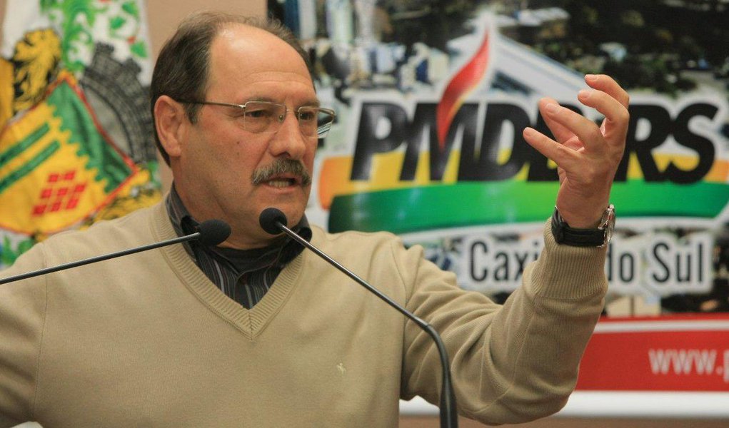 Ainda que não esteja definido como o candidato peemedebista ao governo do estado nas próximas eleições de outubro, José Ivo Sartori lançou sua pré-candidatura em Porto Alegre, com o apoio dos mais tradicionais nomes da legenda; a prerrogativa da candidatura de Sartori é ir de encontro às intenções do PMDB nacional, que quer apoiar a reeleição da presidenta Dilma, com o chefe da cúpula peemedebista nacional, Michel Temer, como vice (Foto: Leonardo Lucena) Ainda que não esteja definido como o candidato peemedebista ao governo do estado nas próximas eleições de outubro, José Ivo Sartori lançou sua pré-candidatura em Porto Alegre, com o apoio dos mais tradicionais nomes da legenda; a prerrogativa da candidatura de Sartori é ir de encontro às intenções do PMDB nacional, que quer apoiar a reeleição da presidenta Dilma, com o chefe da cúpula peemedebista nacional, Michel Temer, como vice