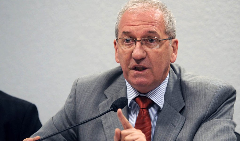Jornalista Franklin Martins, ex-ministro-chefe da Comunicação Social, voltou a defender a regulamentação da mídia; ele comparou a “Lei de Meios” da Argentina com a legislação brasileira; “O Brasil precisa desesperadamente de regulação dos meios eletrônicos de comunicação. Mas precisamos da nossa lei, com as nossas características”, disse; ele criticou o monopólio dos meios de comunicação na inauguração da nova temporada do programa 'Aula Pública Opera Mundi', em parceria com a TV Unesp (Foto: Valter Lima) Jornalista Franklin Martins, ex-ministro-chefe da Comunicação Social, voltou a defender a regulamentação da mídia; ele comparou a “Lei de Meios” da Argentina com a legislação brasileira; “O Brasil precisa desesperadamente de regulação dos meios eletrônicos de comunicação. Mas precisamos da nossa lei, com as nossas características”, disse; ele criticou o monopólio dos meios de comunicação na inauguração da nova temporada do programa 'Aula Pública Opera Mundi', em parceria com a TV Unesp