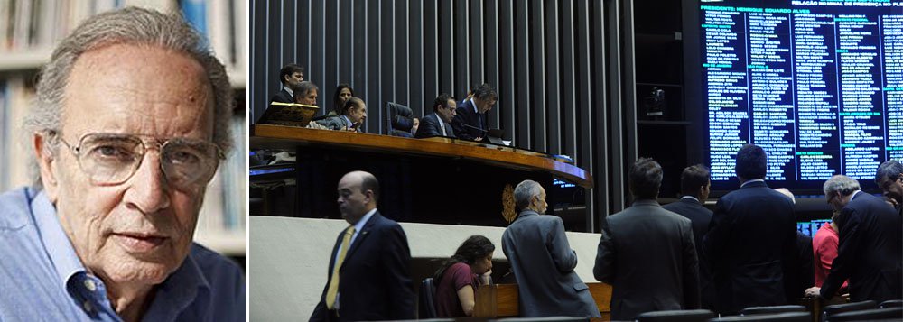 Jornalista Jânio de Freitas sugere reação do governo à ameaça do grupo dos insatisfeitos: “A presidente comunica que irá à TV todos os dias, em aparição oficial, para informar ao país --aos eleitores-- os nomes dos deputados que exigem vantagens descabidas para votar iniciativas e soluções esperadas pela população” (Foto: Roberta Namour) Jornalista Jânio de Freitas sugere reação do governo à ameaça do grupo dos insatisfeitos: “A presidente comunica que irá à TV todos os dias, em aparição oficial, para informar ao país --aos eleitores-- os nomes dos deputados que exigem vantagens descabidas para votar iniciativas e soluções esperadas pela população”