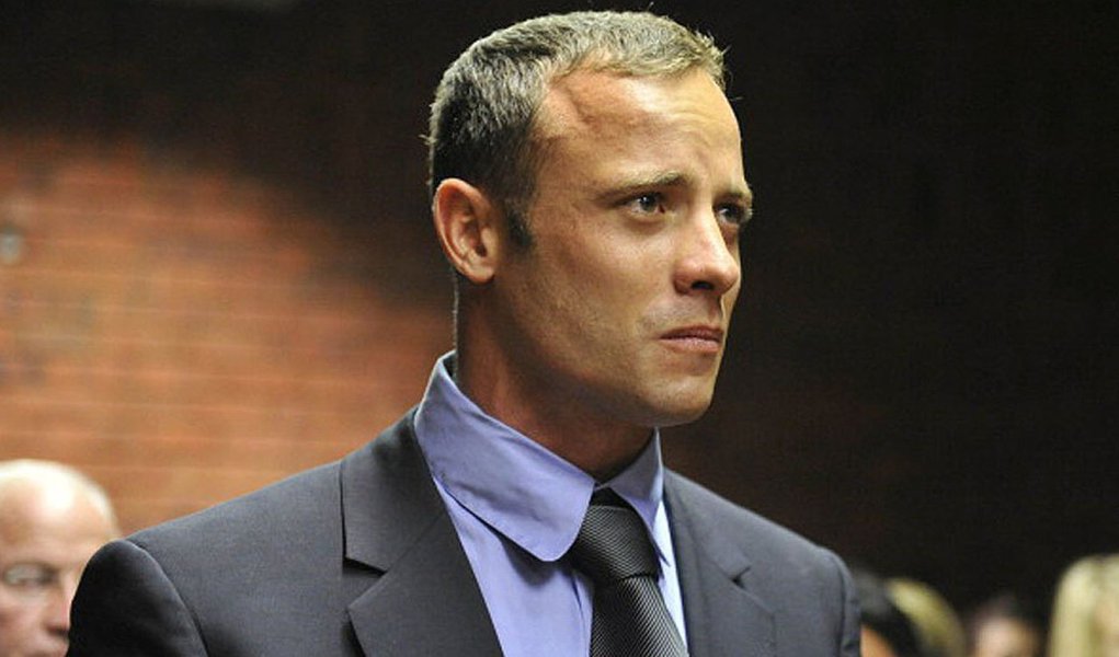 Michelle Burger, que mora em uma casa vizinha à propriedade de Pistorius, afirmou ter sido acordada no meio da noite por gritos de uma mulher pedindo ajuda; astro olímpico e paralímpico é acusado de ter matado sua namorada, a modelo Reeva Steenkamp e pode ser condenado à prisão perpétua (Foto: Roberta Namour) Michelle Burger, que mora em uma casa vizinha à propriedade de Pistorius, afirmou ter sido acordada no meio da noite por gritos de uma mulher pedindo ajuda; astro olímpico e paralímpico é acusado de ter matado sua namorada, a modelo Reeva Steenkamp e pode ser condenado à prisão perpétua