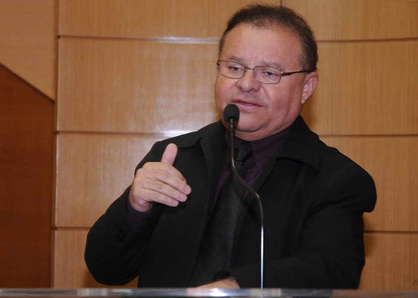 Deputado assumiu mandato nesta quarta-feira (26) no lugar de Susana Azevedo (ex-PSC) que se tornou conselheira do TCE; "Essa é uma Casa de 24 deputados e eu fui um dos 24 mais votados. Pela vontade popular eu estaria aqui, desde o início do atual mandato. De qualquer forma, eu respeito a legislação, os três companheiros que tiveram menos votos que eu são respeitados, não têm culpa nenhuma", disse Gilmar Carvalho; ele prometeu ser um deputado de posições moderadas: "Aquilo que for bom para o povo eu estarei tanto fazendo oposição quanto votando a favor", disse; mandato terá duração de apenas dez meses (Foto: Valter Lima) Deputado assumiu mandato nesta quarta-feira (26) no lugar de Susana Azevedo (ex-PSC) que se tornou conselheira do TCE; "Essa é uma Casa de 24 deputados e eu fui um dos 24 mais votados. Pela vontade popular eu estaria aqui, desde o início do atual mandato. De qualquer forma, eu respeito a legislação, os três companheiros que tiveram menos votos que eu são respeitados, não têm culpa nenhuma", disse Gilmar Carvalho; ele prometeu ser um deputado de posições moderadas: "Aquilo que for bom para o povo eu estarei tanto fazendo oposição quanto votando a favor", disse; mandato terá duração de apenas dez meses
