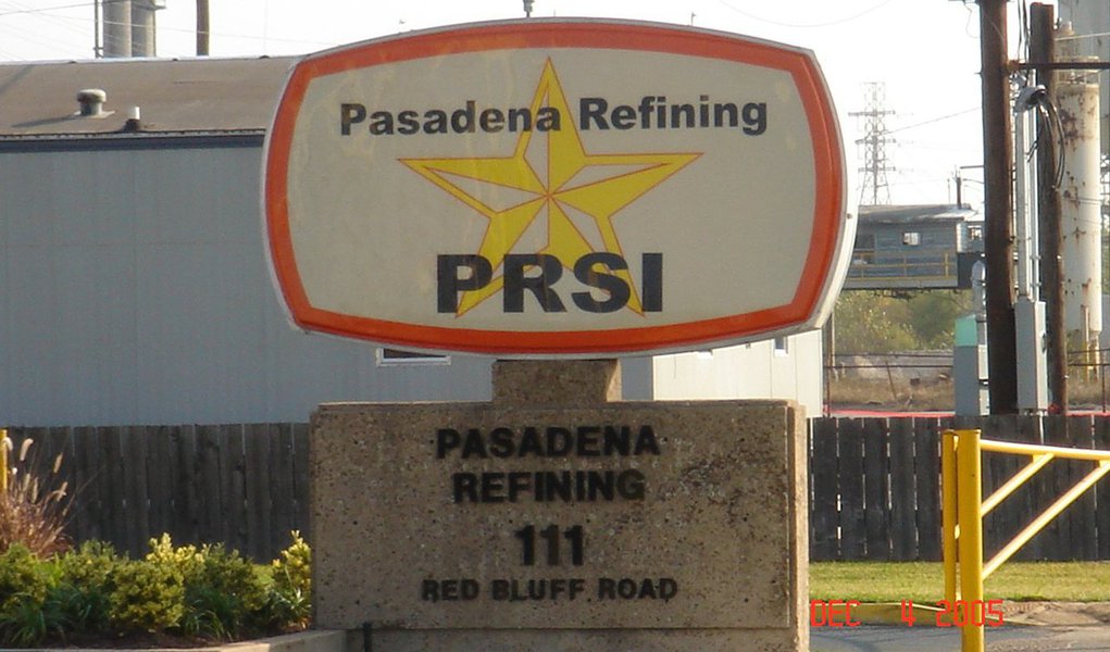 Petrobras divulgou nesta quinta (17) anúncio com um resumo do depoimento prestado pela presidenta da estatal, Graça Foster, sobre a aquisição da refinaria de Pasadena, no Texas, Estados Unidos; a nota, publicada na edição impressa de hoje dos principais jornais brasileiros, traz a versão da presidenta da estatal sobre o negócio; Graça Foster explicou que as apurações internas revelam, até o momento, que o grupo belga Astra Oil não comprou a refinaria por apenas US$ 42,5 milhões e sim por cerca de US$ 360 milhões, reitera o comunicado (Foto: Valter Lima) Petrobras divulgou nesta quinta (17) anúncio com um resumo do depoimento prestado pela presidenta da estatal, Graça Foster, sobre a aquisição da refinaria de Pasadena, no Texas, Estados Unidos; a nota, publicada na edição impressa de hoje dos principais jornais brasileiros, traz a versão da presidenta da estatal sobre o negócio; Graça Foster explicou que as apurações internas revelam, até o momento, que o grupo belga Astra Oil não comprou a refinaria por apenas US$ 42,5 milhões e sim por cerca de US$ 360 milhões, reitera o comunicado