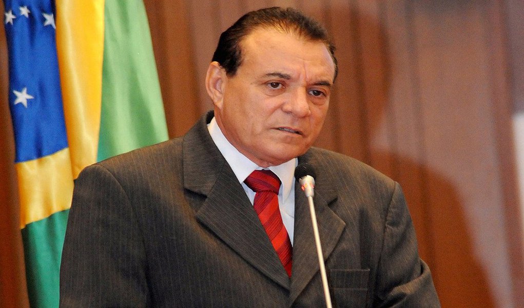 Raimundo Cutrim criticou a plantação de eucalipto pela Suzano em municípios da região leste do estado e uma fábrica de moagem de clínquer para fabricação de cimento da Votorantim, instalada na Vila Maranhão, em São Luís; segundo ele diziam que a plantação de eucalipto geraria emprego para o Maranhão, mas na realidade, é só serviço braçal; hoje, 90% do trabalho são com os maquinários, o maranhense só serve para plantar (Foto: Itevaldo Junior) Raimundo Cutrim criticou a plantação de eucalipto pela Suzano em municípios da região leste do estado e uma fábrica de moagem de clínquer para fabricação de cimento da Votorantim, instalada na Vila Maranhão, em São Luís; segundo ele diziam que a plantação de eucalipto geraria emprego para o Maranhão, mas na realidade, é só serviço braçal; hoje, 90% do trabalho são com os maquinários, o maranhense só serve para plantar