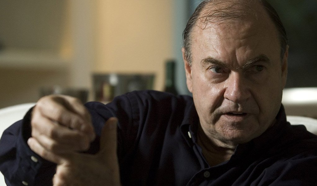 Ex-prefeito do Rio diz que Aécio Neves (PSDB) e Eduardo Campos (PSB), principais nomes da oposição, só dialogam com as elites, nunca foram vistos em uma favela e criticam pouco o governo federal; para ele, o PSDB tinha de ter coragem de fazer uma pesquisa para saber como anda a impopularidade do ex-presidente Fernando Henrique, “saber ele dá voto ou tira”; Maia ataca também o que chama de “antirrede social”: a estratégia tucana de contratar 9 mil militantes virtuais para a campanha na internet (Foto: Realle Palazzo-Martini) Ex-prefeito do Rio diz que Aécio Neves (PSDB) e Eduardo Campos (PSB), principais nomes da oposição, só dialogam com as elites, nunca foram vistos em uma favela e criticam pouco o governo federal; para ele, o PSDB tinha de ter coragem de fazer uma pesquisa para saber como anda a impopularidade do ex-presidente Fernando Henrique, “saber ele dá voto ou tira”; Maia ataca também o que chama de “antirrede social”: a estratégia tucana de contratar 9 mil militantes virtuais para a campanha na internet