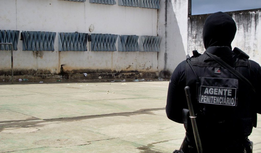 Sindicato da categoria estima que quase 70% dos servidores aderiram à mobilização; eles reivindicam pontos como aumento do quadro de agentes em pelo menos 30%, redução e posterior extinção da superlotação nos presídios e restruturação da carreira (Foto: Gisele Federicce) Sindicato da categoria estima que quase 70% dos servidores aderiram à mobilização; eles reivindicam pontos como aumento do quadro de agentes em pelo menos 30%, redução e posterior extinção da superlotação nos presídios e restruturação da carreira