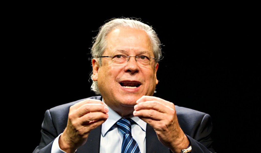 Ex-ministro condenado a dez anos e dez meses pelo STF na Ação Penal 470 diz que não pretende negociar para se apresentar, como fez o deputado Natan Donadon. Quer ser recolhido na presença dos amigos e de jornalistas (Foto: Roberta Namour) www.brasil247.com - Ex-ministro condenado a dez anos e dez meses pelo STF na Ação Penal 470 diz que não pretende negociar para se apresentar, como fez o deputado Natan Donadon. Quer ser recolhido na presença dos amigos e de jornalistas