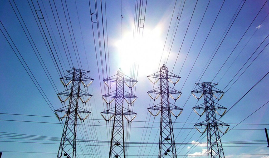 A Agência Nacional de Energia Elétrica (Aneel) aprovou um reajuste de 28,86% para os consumidores residenciais atendidos pela distribuidora AES Sul; para as indústrias, haverá aumento de 30,29%; as novas tarifas entram em vigor a partir do próximo sábado (19) para 1,3 milhão de unidades consumidoras localizadas em 118 municípios do Rio Grande do Sul (Foto: Leonardo Lucena) A Agência Nacional de Energia Elétrica (Aneel) aprovou um reajuste de 28,86% para os consumidores residenciais atendidos pela distribuidora AES Sul; para as indústrias, haverá aumento de 30,29%; as novas tarifas entram em vigor a partir do próximo sábado (19) para 1,3 milhão de unidades consumidoras localizadas em 118 municípios do Rio Grande do Sul