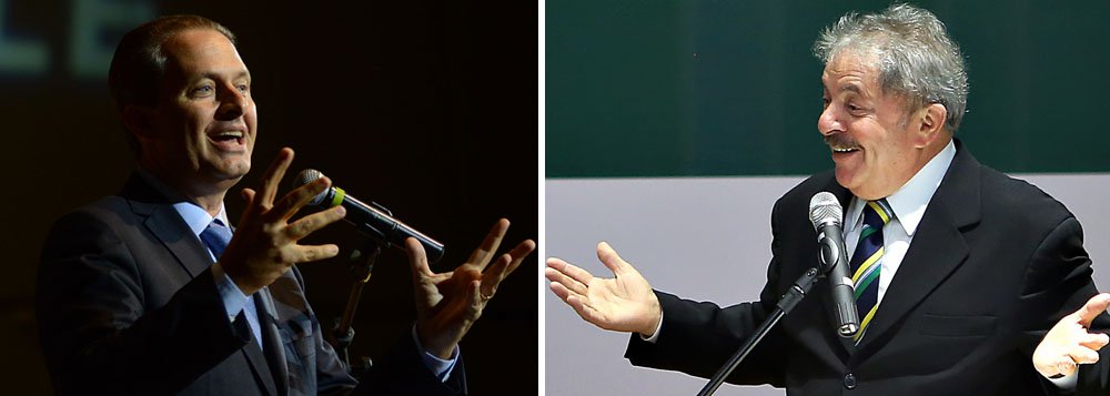 O governador de Pernambuco, Eduardo Campos (PSB), disse que irá ao encontro de Luiz Inácio Lula da Silva (PT) para discutir os rumos do país no momento em que o ex-presidente assim decidir; “Quem vai ao encontro dele sou eu”, garantiu; o governador, que almeja sair candidato à Presidência da República em 2014, voltou a querer enterrar as especulações de que a relação entre eles estaria abalada em função da movimentação em torno das próximas eleições e também voltou a criticar a antecipação do debate eleitoral (Foto: Paulo Emílio) O governador de Pernambuco, Eduardo Campos (PSB), disse que irá ao encontro de Luiz Inácio Lula da Silva (PT) para discutir os rumos do país no momento em que o ex-presidente assim decidir; “Quem vai ao encontro dele sou eu”, garantiu; o governador, que almeja sair candidato à Presidência da República em 2014, voltou a querer enterrar as especulações de que a relação entre eles estaria abalada em função da movimentação em torno das próximas eleições e também voltou a criticar a antecipação do debate eleitoral