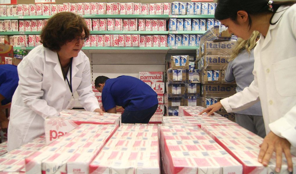Empresas Parmalat, Marajoara, Barbosa e Marques e Cooperoeste estavam comercializando o leite UHT integral e o leite em pó em desacordo com a legislação vigente; punições vão de R$ 308 mil a R$ 525 mil (Foto: Gisele Federicce) Empresas Parmalat, Marajoara, Barbosa e Marques e Cooperoeste estavam comercializando o leite UHT integral e o leite em pó em desacordo com a legislação vigente; punições vão de R$ 308 mil a R$ 525 mil