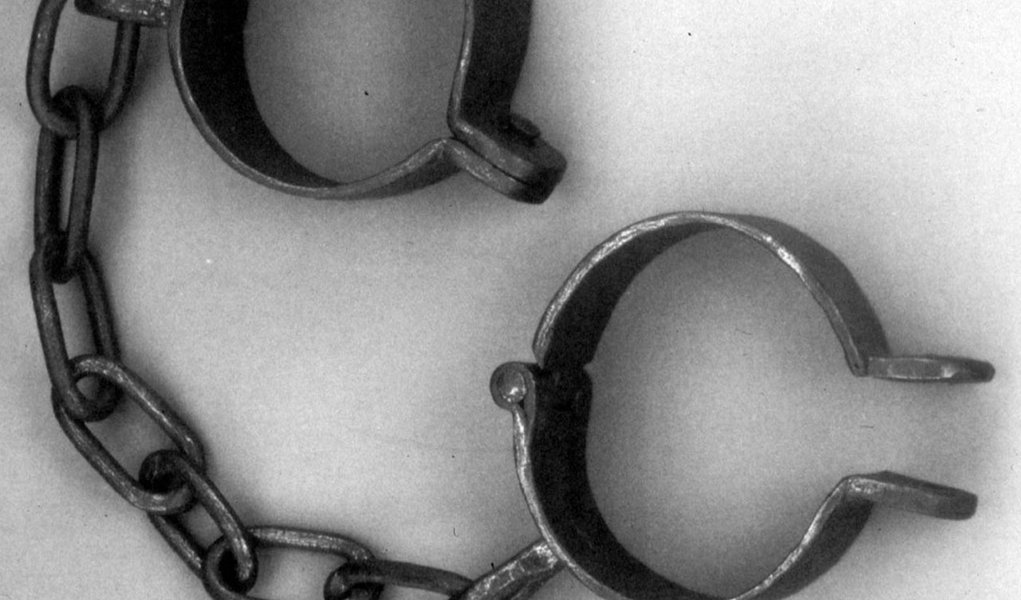 A brasileira Natalice Lago Reis e o italiano Agostino Meneghini tiveram prisão preventiva decretada após denúncia do Ministério Público Federal na Bahia (MPF-BA) pelos crimes de tortura, ameaça, redução à condição análoga de escravo e frustração de direito assegurado por lei trabalhista;a vítima foi uma jovem baiana, que prestou serviços ao casal como empregada doméstica em Verona, na Itália, entre 2009 e 2010 (Foto: Romulo Faro) A brasileira Natalice Lago Reis e o italiano Agostino Meneghini tiveram prisão preventiva decretada após denúncia do Ministério Público Federal na Bahia (MPF-BA) pelos crimes de tortura, ameaça, redução à condição análoga de escravo e frustração de direito assegurado por lei trabalhista;a vítima foi uma jovem baiana, que prestou serviços ao casal como empregada doméstica em Verona, na Itália, entre 2009 e 2010
