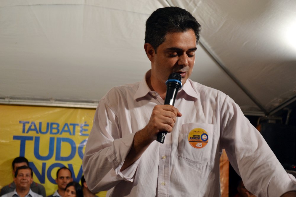 A decisão, da juíza eleitoral Sueli Zeraik de Oliveira Armani, acolheu ação de investigação judicial eleitoral movida pelo Ministério Público Eleitoral; vice-prefeito, Edson Aparecido de Oliveira, também foi afastado; promotoria identificou captação ilícita de recursos para fins eleitorais e desvio de dinheiro público da área da educação estadual (Foto: Valter Lima) A decisão, da juíza eleitoral Sueli Zeraik de Oliveira Armani, acolheu ação de investigação judicial eleitoral movida pelo Ministério Público Eleitoral; vice-prefeito, Edson Aparecido de Oliveira, também foi afastado; promotoria identificou captação ilícita de recursos para fins eleitorais e desvio de dinheiro público da área da educação estadual