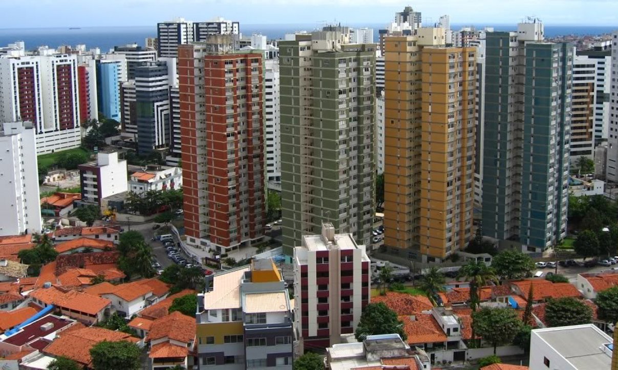 Medida anunciada pelo prefeito ACM Neto (DEM) nesta semana busca atualizar e aumentar a arrecadação do município com a cobrança do IPTU; segundo estimativa da Prefeitura, atualmente 540 mil imóveis não são regularizados; a Coelba repassou a relação dos imóveis que têm energia elétrica em Salvador e identificou este número de residências fora do cadastro municipal (Foto: Romulo Faro) Medida anunciada pelo prefeito ACM Neto (DEM) nesta semana busca atualizar e aumentar a arrecadação do município com a cobrança do IPTU; segundo estimativa da Prefeitura, atualmente 540 mil imóveis não são regularizados; a Coelba repassou a relação dos imóveis que têm energia elétrica em Salvador e identificou este número de residências fora do cadastro municipal