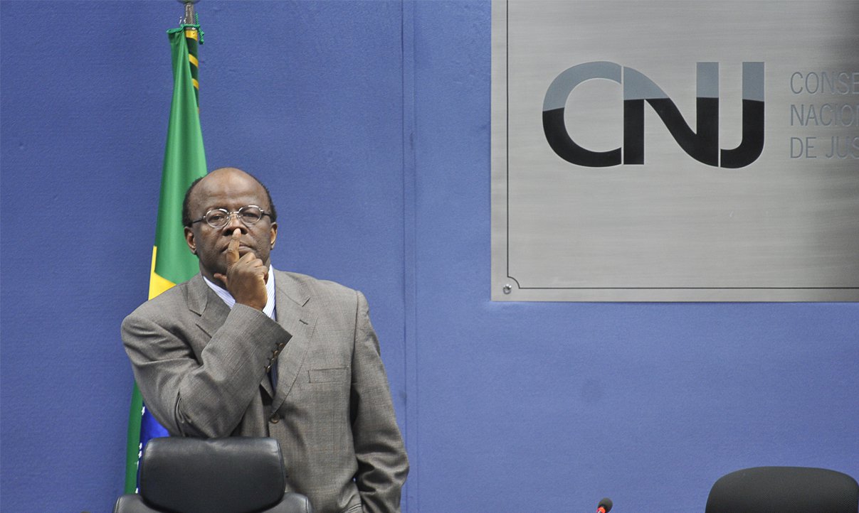 O Conselho Nacional de Justiça (CNJ) passou a divulgar diariamente, em seu próprio site, dados sobre o julgamento de ações de improbidade administrativa e crimes contra a administração pública em tempo real; os dados apontam que os tribunais cumpriram 45,3% da chamada Meta 18 do Poder Judiciário; norma determina que os 90 tribunais brasileiros julguem, até o final de 2013, todas as ações que deram entrada até 31 de dezembro de 2011 (Foto: Romulo Faro) O Conselho Nacional de Justiça (CNJ) passou a divulgar diariamente, em seu próprio site, dados sobre o julgamento de ações de improbidade administrativa e crimes contra a administração pública em tempo real; os dados apontam que os tribunais cumpriram 45,3% da chamada Meta 18 do Poder Judiciário; norma determina que os 90 tribunais brasileiros julguem, até o final de 2013, todas as ações que deram entrada até 31 de dezembro de 2011