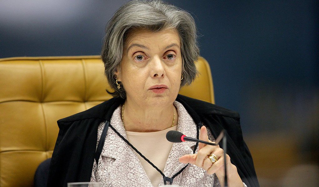 Partido desistiu do recurso contra a aprovação com ressalvas,pela presidenta do TSE, ministra Cármen Lúcia, das contas eleitorais do período em que foram apurados os repasses de dinheiro para os condenados na Ação Penal 470, o processo do chamado mensalão. Com a decisão, ficam mantidas as multas de R$ 129 mil e de R$ 50,9 mil, que deverão ser pagas ao Erário e ao Fundo Partidário (Foto: Roberta Namour) Partido desistiu do recurso contra a aprovação com ressalvas,pela presidenta do TSE, ministra Cármen Lúcia, das contas eleitorais do período em que foram apurados os repasses de dinheiro para os condenados na Ação Penal 470, o processo do chamado mensalão. Com a decisão, ficam mantidas as multas de R$ 129 mil e de R$ 50,9 mil, que deverão ser pagas ao Erário e ao Fundo Partidário