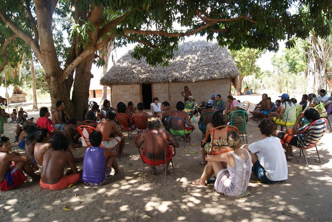 Desde domingo (5), índios krikati, guajajara e krenyê bloqueiam um trecho da Rodovia MA-280, entre as cidades de Montes Altos, a cerca de 65 quilômetros de Imperatriz; e o município vizinho, Sítio Novo, no sudoeste do Maranhão; eles pedem melhorias no atendimento à saúde, na educação e compensações pela instalação de torres de alta-tensão nas reservas (Foto: Valter Lima) Desde domingo (5), índios krikati, guajajara e krenyê bloqueiam um trecho da Rodovia MA-280, entre as cidades de Montes Altos, a cerca de 65 quilômetros de Imperatriz; e o município vizinho, Sítio Novo, no sudoeste do Maranhão; eles pedem melhorias no atendimento à saúde, na educação e compensações pela instalação de torres de alta-tensão nas reservas