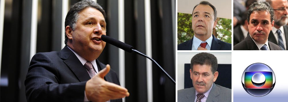 O deputado Anthony Garotinho (PR-RJ) publicou em seu blog um vídeo que mostra um rapaz falando sobre um esquema referente à atuação de manifestantes infiltrados nos protestos; a trama teria tido o envolvimento do governador Sérgio Cabral (PMDB), do seu correligionário e presidente da Alerj, deputado Paulo Melo, do líder do PT na Casa, André Ceciliano, e da Globo; o objetivo seria o de incriminar o deputado e de cassar o mandato da deputada Clarissa Garotinho, filha do congressista; acusado de participar do esquema pelo governo Cabral, o republicano diz que o trio PT-Globo-PMDB está "desmascarado" (Foto: Leonardo Lucena) O deputado Anthony Garotinho (PR-RJ) publicou em seu blog um vídeo que mostra um rapaz falando sobre um esquema referente à atuação de manifestantes infiltrados nos protestos; a trama teria tido o envolvimento do governador Sérgio Cabral (PMDB), do seu correligionário e presidente da Alerj, deputado Paulo Melo, do líder do PT na Casa, André Ceciliano, e da Globo; o objetivo seria o de incriminar o deputado e de cassar o mandato da deputada Clarissa Garotinho, filha do congressista; acusado de participar do esquema pelo governo Cabral, o republicano diz que o trio PT-Globo-PMDB está "desmascarado"