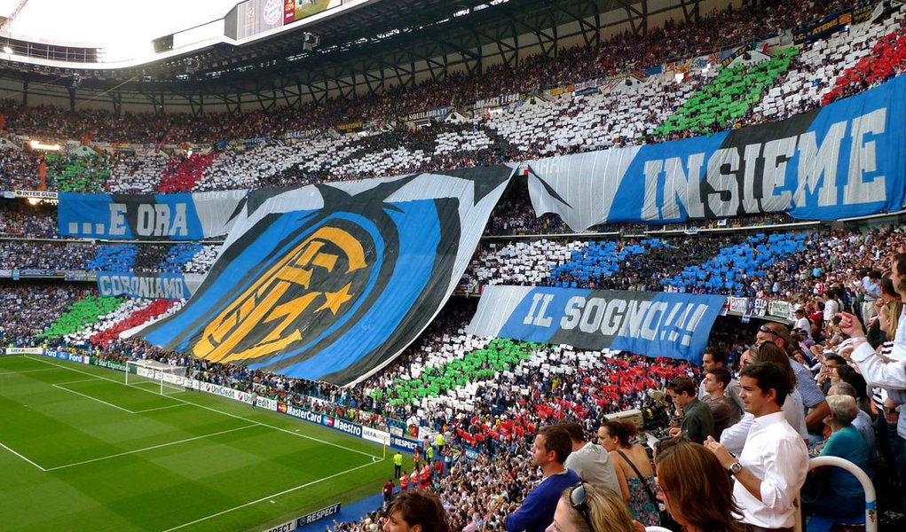 Clubes italianos foram multados em 50.000 euros cada e obrigados a fechar parte de seus estádios por um jogo, depois que seus torcedores foram considerados culpados por emitir cânticos racistas ou discriminatórios (Foto: Gisele Federicce) Clubes italianos foram multados em 50.000 euros cada e obrigados a fechar parte de seus estádios por um jogo, depois que seus torcedores foram considerados culpados por emitir cânticos racistas ou discriminatórios