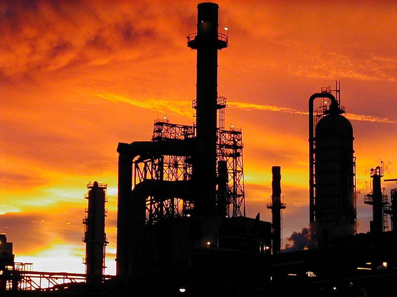 Em nota, a empresa informou que o incêndio na Unidade de Coque da Refinaria Duque de Caxias (Reduc), na Baixada Fluminense, ficou restrito a um equipamento específico e não houve vítimas e nem danos ao meio ambiente (Foto: Roberta Namour) Em nota, a empresa informou que o incêndio na Unidade de Coque da Refinaria Duque de Caxias (Reduc), na Baixada Fluminense, ficou restrito a um equipamento específico e não houve vítimas e nem danos ao meio ambiente