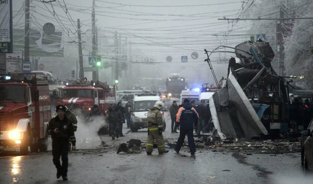 Pelo menos 15 pessoas morreram hoje (30) e 23 ficaram feridas em decorrência de um novo atentado à bomba na cidade russa de Volgogrado; este atentado é o segundo em menos de 24 horas em Volgogrado: ontem, uma explosão em uma estação de comboios de Volgogrado foi causada por uma mulher-bomba (Foto: Leonardo Attuch) Pelo menos 15 pessoas morreram hoje (30) e 23 ficaram feridas em decorrência de um novo atentado à bomba na cidade russa de Volgogrado; este atentado é o segundo em menos de 24 horas em Volgogrado: ontem, uma explosão em uma estação de comboios de Volgogrado foi causada por uma mulher-bomba