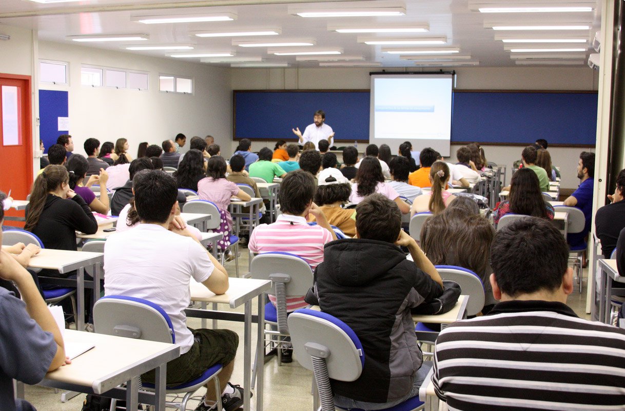 Mais da metade dos alunos que integram o programa Bolsa Universitária tiveram a situação regularizada, pois a Fundação de Apoio à Pesquisa do Distrito Federal quitou a dívida de R$ 6,5 milhões com a instituição de ensino que detém o maior número de bolsistas (Foto: Leonardo Attuch) Mais da metade dos alunos que integram o programa Bolsa Universitária tiveram a situação regularizada, pois a Fundação de Apoio à Pesquisa do Distrito Federal quitou a dívida de R$ 6,5 milhões com a instituição de ensino que detém o maior número de bolsistas