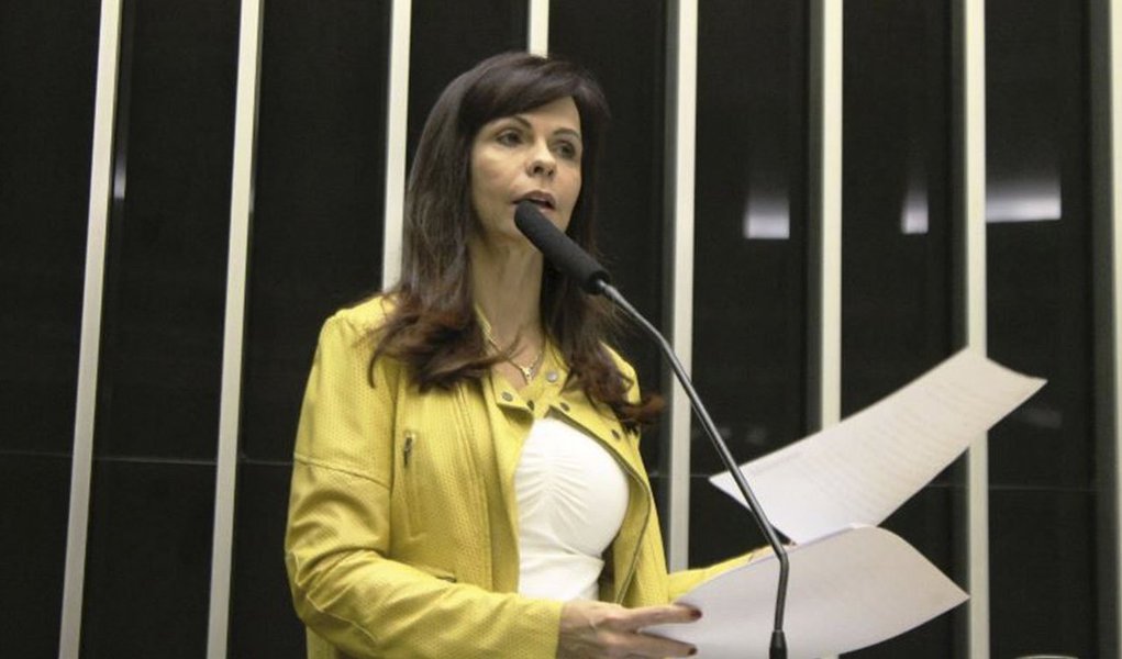 Segundo a médica da central de transplantes, Donilda Rodrigues, a central de transplantes já existe desde 2009 e que a implantação do Banco de Olhos é essencial para que o Tocantins inicie as atividades de transplante de córneas; "Com a implantação do Banco de Olhos, as córneas doadas serão preparadas e armazenadas para o transplante", disse (Foto: Aquiles Lins) Segundo a médica da central de transplantes, Donilda Rodrigues, a central de transplantes já existe desde 2009 e que a implantação do Banco de Olhos é essencial para que o Tocantins inicie as atividades de transplante de córneas; "Com a implantação do Banco de Olhos, as córneas doadas serão preparadas e armazenadas para o transplante", disse