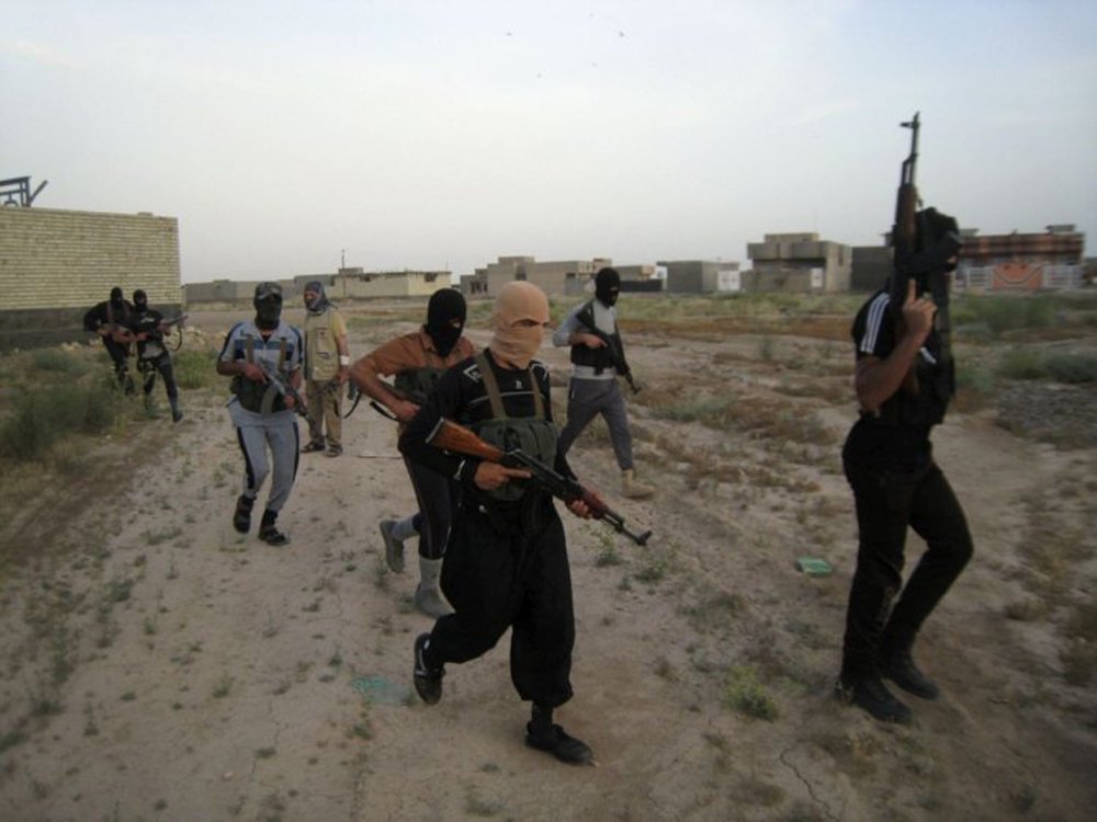 Homens armados ocuparam uma universidade na província iraquiana de Anbar neste sábado (7), fazendo centenas de estudantes e seus professores reféns no campus, disseram fontes de segurança, no terceiro ataque nesta semana de militantes que devastaram duas outras cidades; depois de passarem por guardas durante a noite, os homens armados invadiram a Universidade de Anbar, em Ramadi, que havia tido partes tomadas por tribos contrárias ao governo e insurgentes desde o início do ano (Foto: Valter Lima) Homens armados ocuparam uma universidade na província iraquiana de Anbar neste sábado (7), fazendo centenas de estudantes e seus professores reféns no campus, disseram fontes de segurança, no terceiro ataque nesta semana de militantes que devastaram duas outras cidades; depois de passarem por guardas durante a noite, os homens armados invadiram a Universidade de Anbar, em Ramadi, que havia tido partes tomadas por tribos contrárias ao governo e insurgentes desde o início do ano