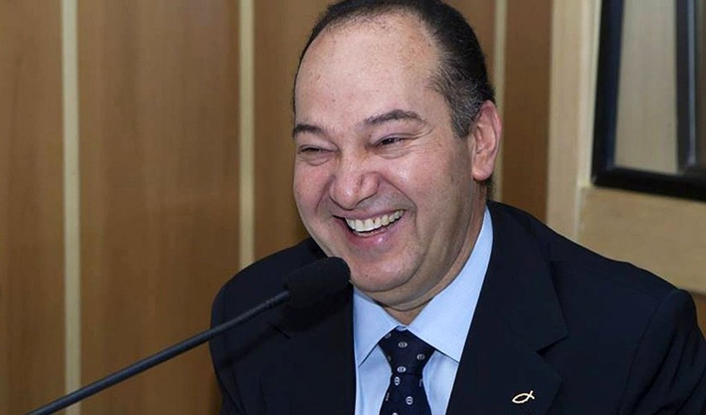 Em artigo, o candidato do PSC, que tem 2% nas pesquisas, diz estar pronto para "apresentar à sociedade um novo projeto de país"; "A nossa essência política é o conservadorismo. Muitas vezes mal compreendida, é uma das filosofias mais abrangentes e a que melhor traduz os sentimentos naturais do ser humano, pois ser conservador é trabalhar em busca do bem comum e da dignidade humana", afirma (Foto: Leonardo Attuch) Em artigo, o candidato do PSC, que tem 2% nas pesquisas, diz estar pronto para "apresentar à sociedade um novo projeto de país"; "A nossa essência política é o conservadorismo. Muitas vezes mal compreendida, é uma das filosofias mais abrangentes e a que melhor traduz os sentimentos naturais do ser humano, pois ser conservador é trabalhar em busca do bem comum e da dignidade humana", afirma