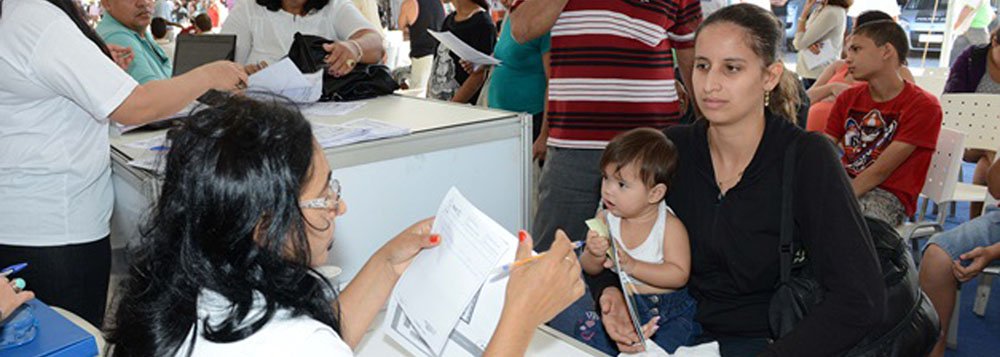 A 13ª beneficia o município do Nordeste do Estado a partir desta quinta-feira (22); programa que reúne 50 serviços do governo estadual e de entidades parceiras, como emissão de documentos, exames odontológicos e oftalmológicos e pendências jurídicas, deve promover mais de 50 mil atendimentos em quatro dias (Foto: Realle Palazzo-Martini) A 13ª beneficia o município do Nordeste do Estado a partir desta quinta-feira (22); programa que reúne 50 serviços do governo estadual e de entidades parceiras, como emissão de documentos, exames odontológicos e oftalmológicos e pendências jurídicas, deve promover mais de 50 mil atendimentos em quatro dias