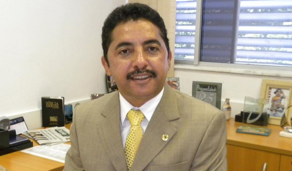 Detalhes nada pequenos do deputado Roberto Carlos - Brasil 247