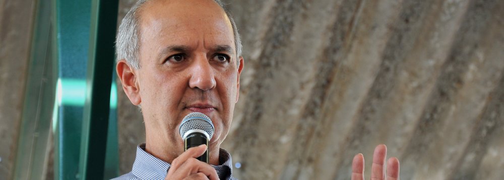 Ex-governador é enquadrado no artigo 299 do Código Penal e, se for condenado, poderá ficar fora das urnas. Defesa alega que “o Ministério Público fez uma ação política eleitoral para desgastar Arruda ao desmembrar em dezessete a denúncia oferecida pela Procuradoria-Geral da República” (Foto: Leonardo Araújo) Ex-governador é enquadrado no artigo 299 do Código Penal e, se for condenado, poderá ficar fora das urnas. Defesa alega que “o Ministério Público fez uma ação política eleitoral para desgastar Arruda ao desmembrar em dezessete a denúncia oferecida pela Procuradoria-Geral da República”