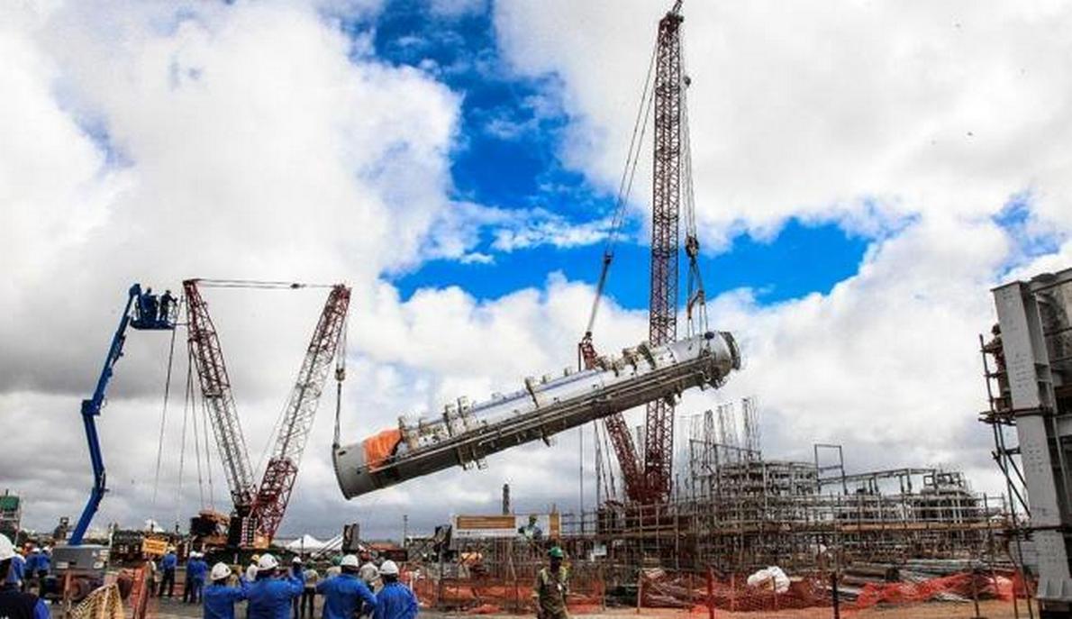Grandes fábricas que estão em construção vão começar suas operações este ano; destaques são a indústria do grupo O Boticário, a montadora JAC Motors, o polo acrílico da Basf (na foto) e a nova fábrica de motores da Ford; expectativa é que o PIB industrial do Estado continue avançando mais que a média do crescimento brasileiro (Foto: José Barbacena) Grandes fábricas que estão em construção vão começar suas operações este ano; destaques são a indústria do grupo O Boticário, a montadora JAC Motors, o polo acrílico da Basf (na foto) e a nova fábrica de motores da Ford; expectativa é que o PIB industrial do Estado continue avançando mais que a média do crescimento brasileiro